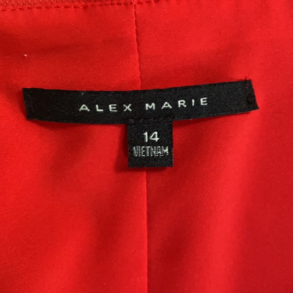 Alex Marie
Arielle Short Sleeve V-Neck Tie Front Romper Dress. - Picture 4 of 12
